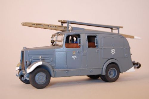 FBM53 - Leyland Limousine BA Pump