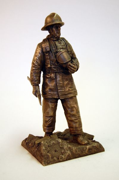 BF09 - Modern Firefighter with Axe