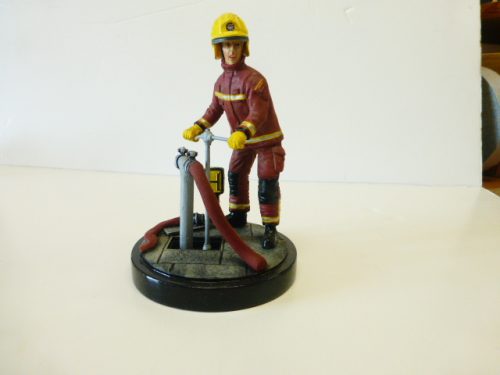 FBM FF01 B Modern Firefighter Operating Hydrant (Wine Colour Uniform)