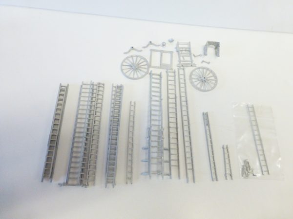 FIRE BRIGADE MODELS 1/72 Scale FBM12 Road traffic collision set moden A